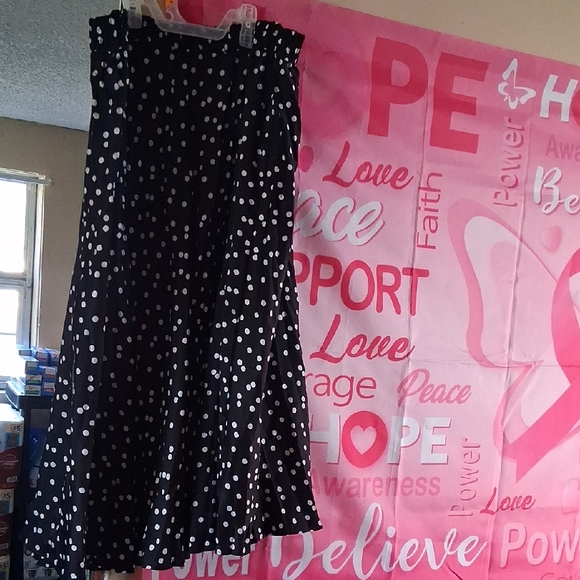 Time and Tru Dresses & Skirts - Time and Tru Black and White Polka Dot Skirt